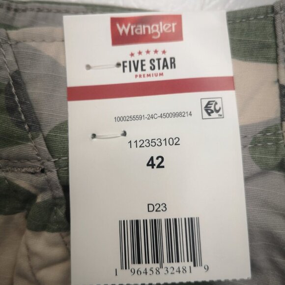 NWT Wrangler 5 Star Premium Epic Soft Relaxed Fit Men's Size 42 Camo Cargo Short - Picture 1 of 13
